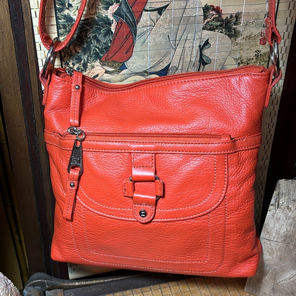 Stone Mountain Vintage Coral Red Leather Multi-Pocket Shoulder Bag ▪︎ LOVELY!